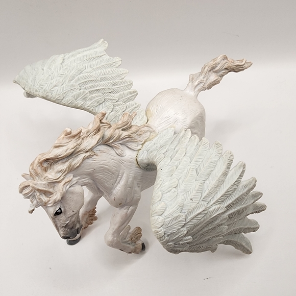 Mythical Realms Pegasus Toy Figure Safari Ltd. Horse w Wings - Picture 2 of 7